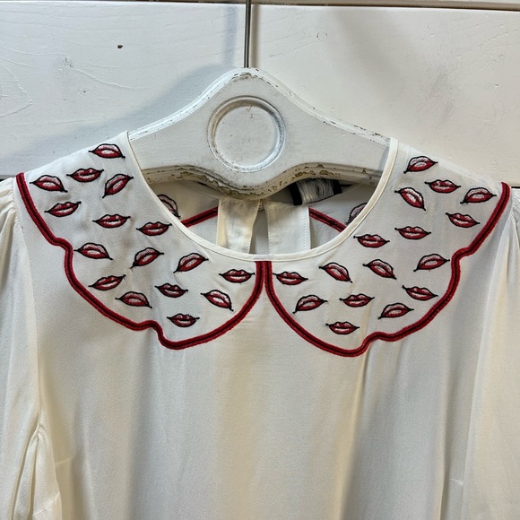 IDANO – off White Blouse with Embroidered Lips Collar – Size 1/Small - Picture 4 of 10